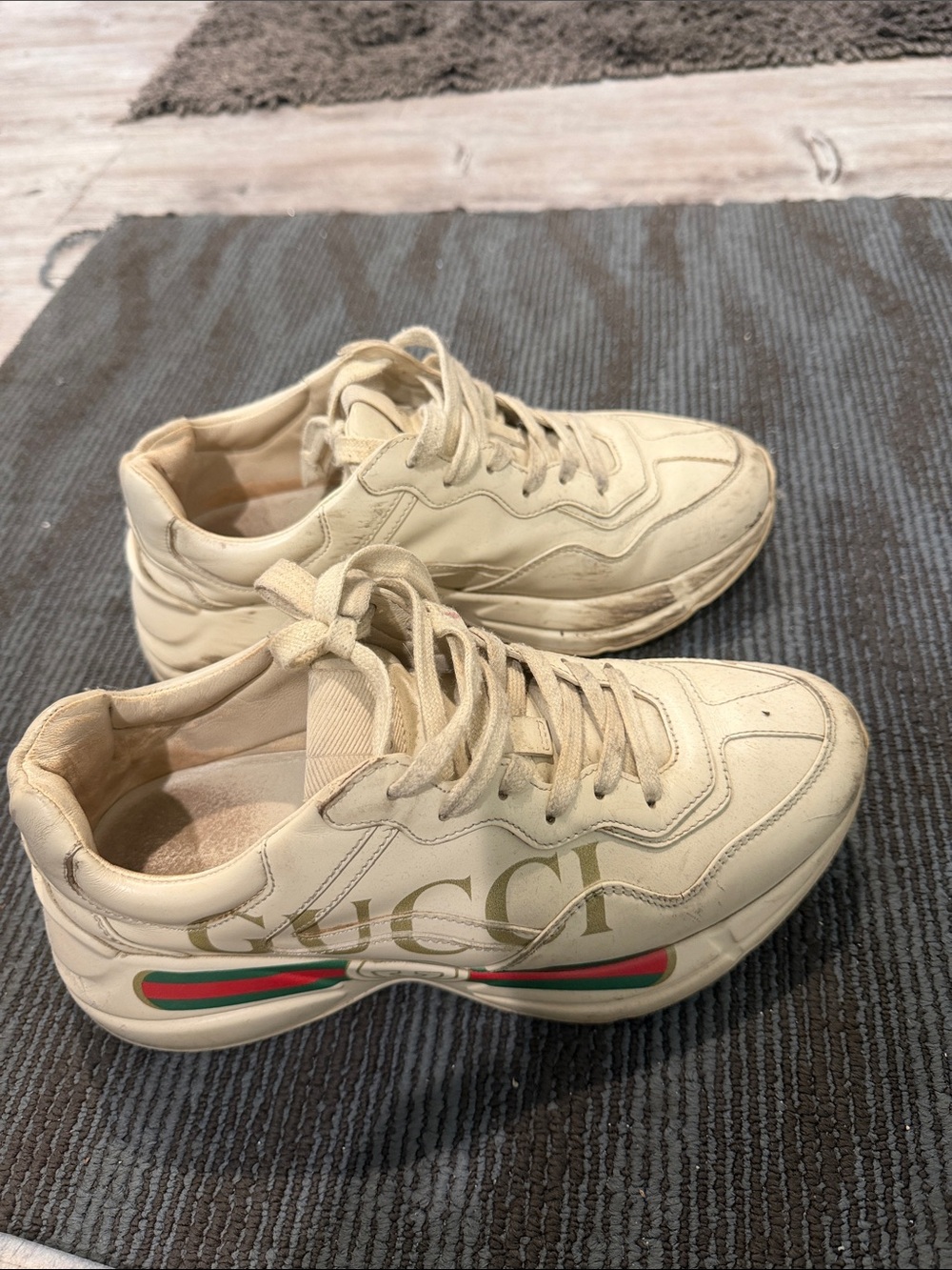 Gucci Cream Sneakers with Green and Red Web Stripe